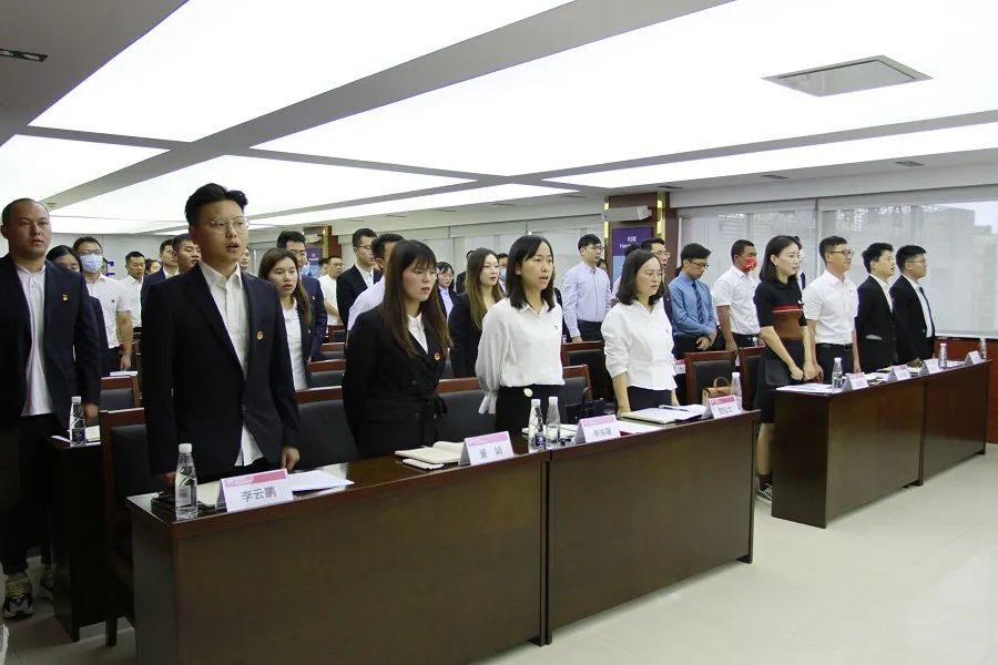 1667380885710065.jpg 團(tuán)員青年奏唱國(guó)歌.jpg