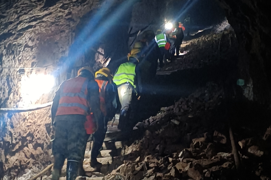 1743572827128682.jpg 井下撤離.jpg