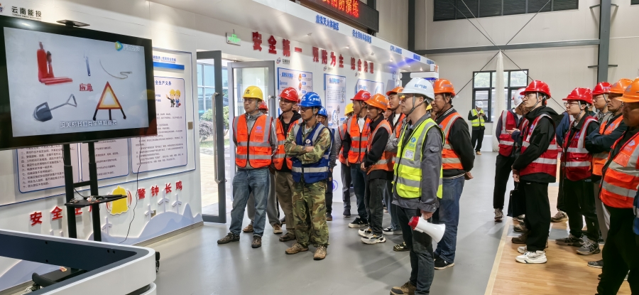 1747642493902803.jpg 各參建人員開展安全教育培訓(xùn).jpg